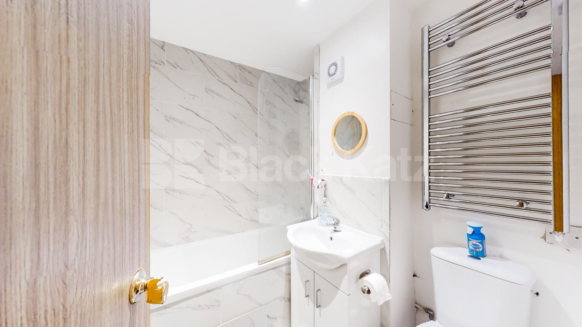 Refurbished a year ago and set on the banks of the river lea Riverside Close, Clapton 